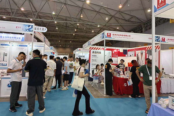 展會(huì)現(xiàn)場(chǎng) /cxyq/20240719094148-FhSeYkwlsdgpmkFwvA_8CbcqYrhX.jpg